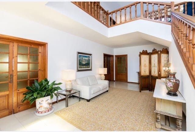 7 makuuhuone Huvila myytävänä paikassa Casco Antiguo, Marbella mukana uima-altaan - 4 000 000 € (Ref: 8550754)