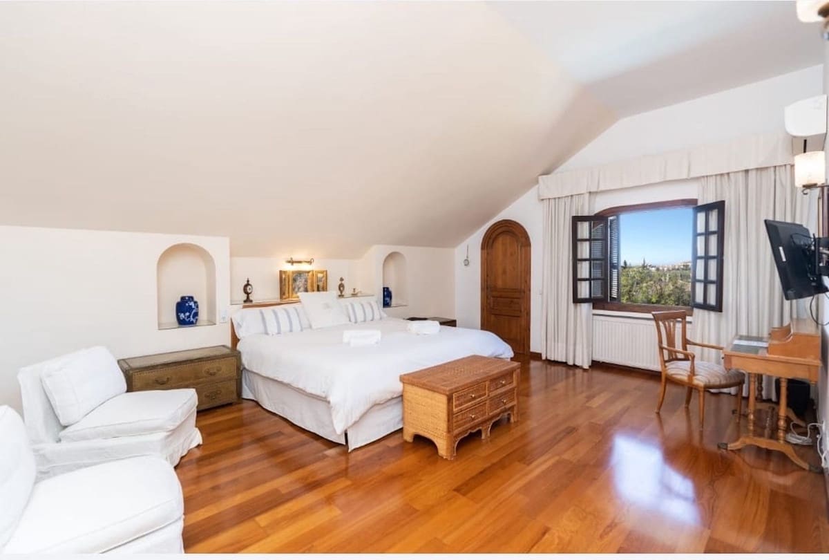 7 makuuhuone Huvila myytävänä paikassa Marbella mukana uima-altaan - 4 000 000 € (Ref: 8550754)