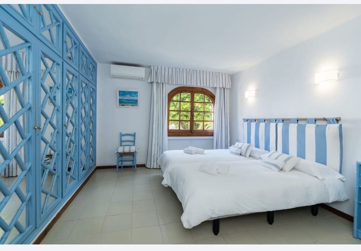 7 makuuhuone Huvila myytävänä paikassa Marbella mukana uima-altaan - 4 000 000 € (Ref: 8550754)