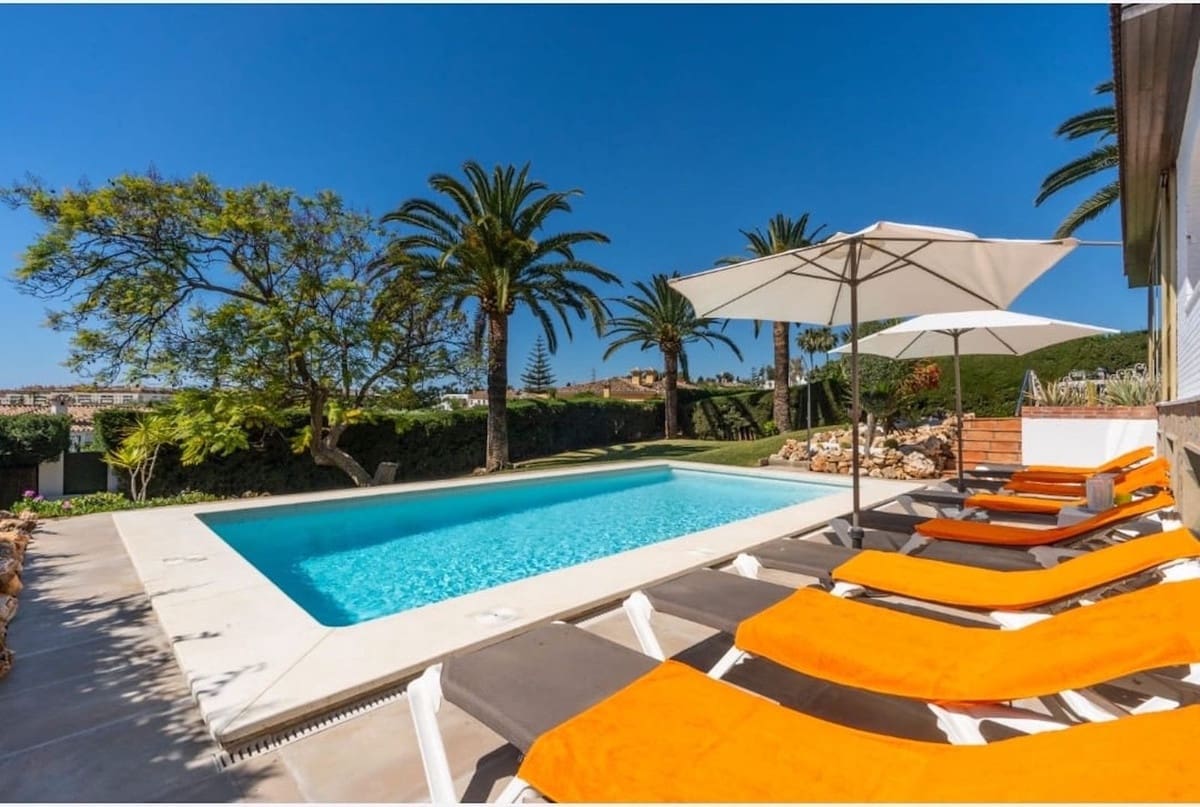 7 makuuhuone Huvila myytävänä paikassa Marbella mukana uima-altaan - 4 000 000 € (Ref: 8550754)