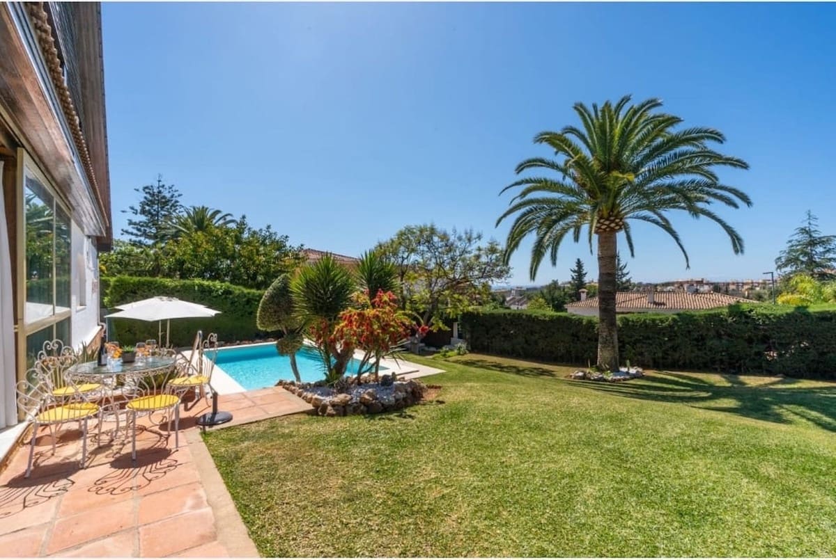 7 makuuhuone Huvila myytävänä paikassa Marbella mukana uima-altaan - 4 000 000 € (Ref: 8550754)