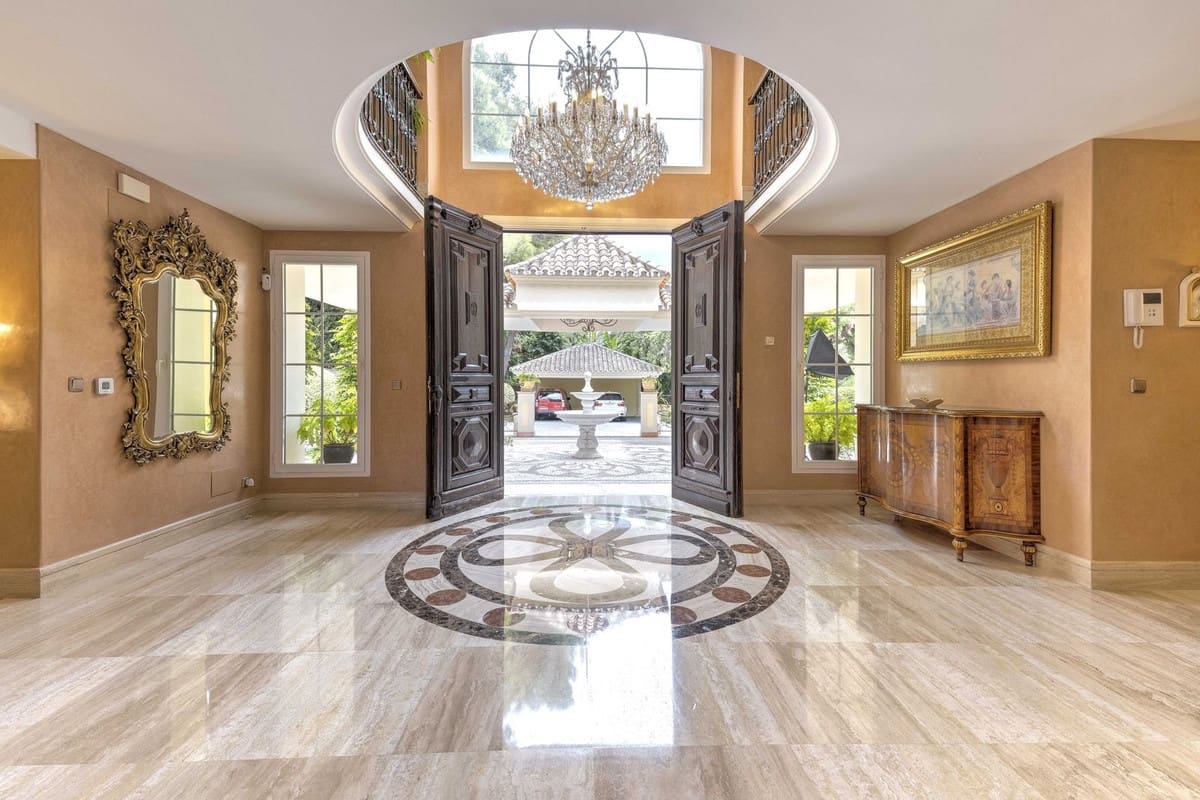 6 bedroom Villa for sale in Golden Mile with pool garage - € 12,500,000 (Ref: 8550764)