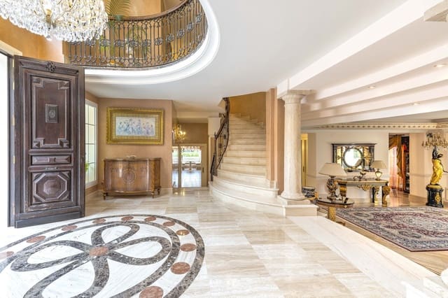 6 bedroom Villa for sale in Sierra Blanca, Marbella with pool garage - € 12,500,000 (Ref: 8550764)