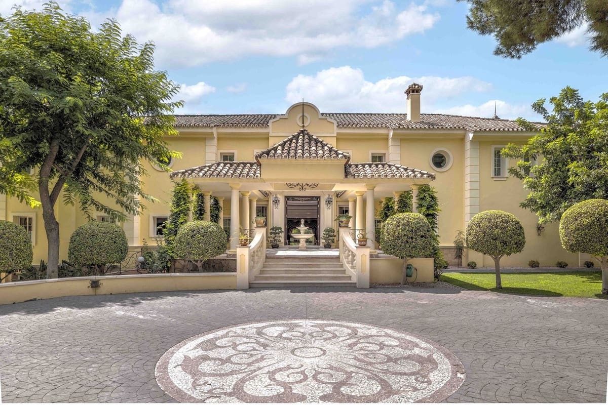 6 bedroom Villa for sale in Golden Mile with pool garage - € 12,500,000 (Ref: 8550764)