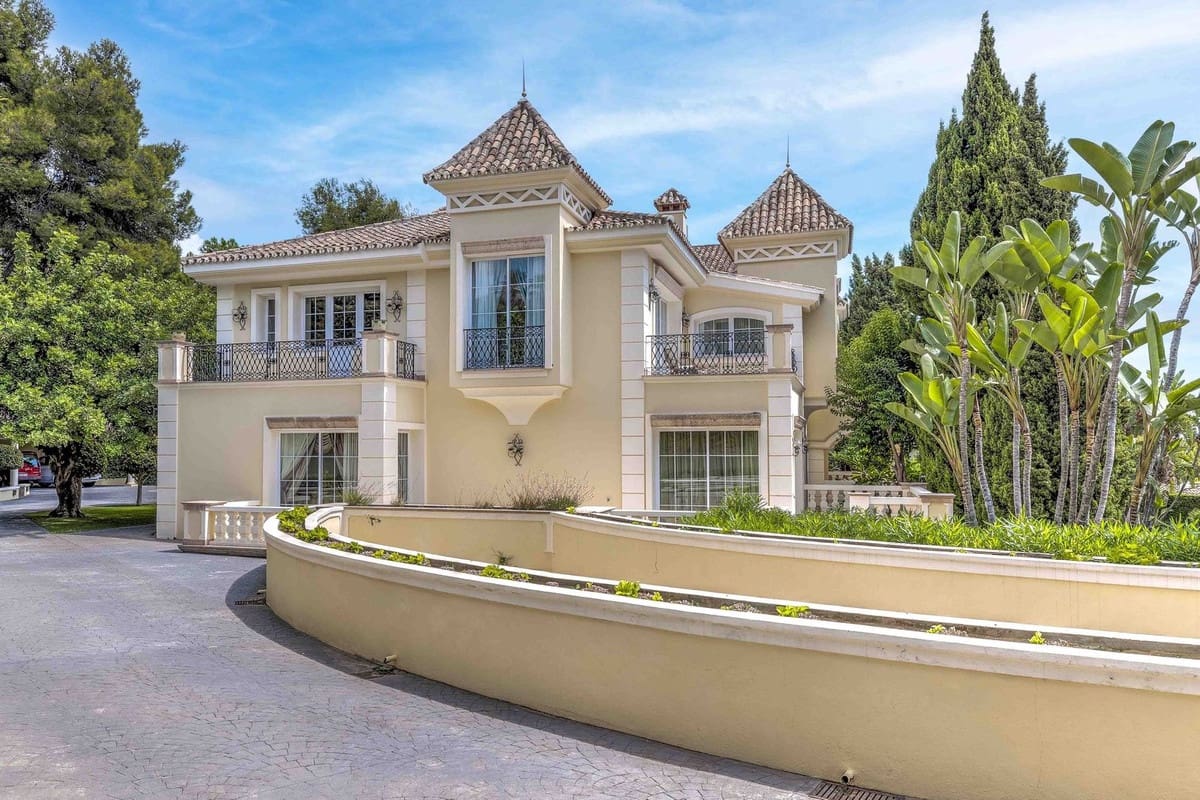 6 bedroom Villa for sale in Golden Mile with pool garage - € 12,500,000 (Ref: 8550764)