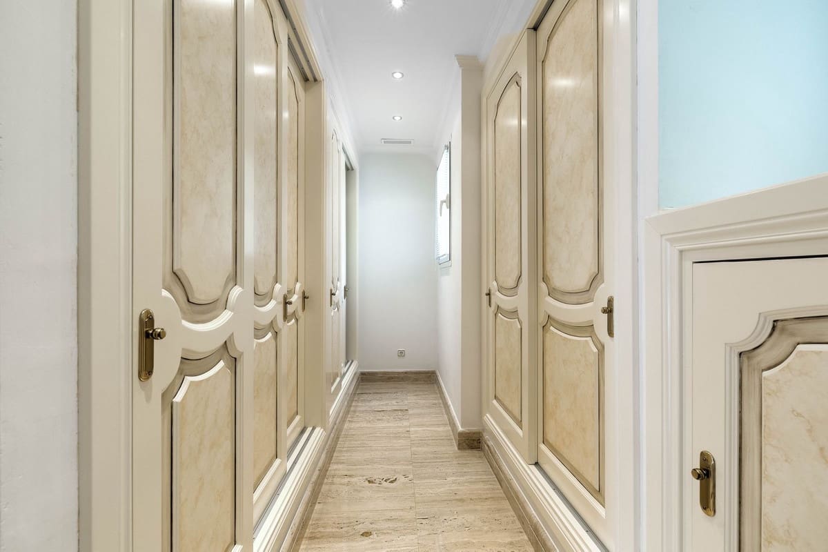 6 bedroom Villa for sale in Golden Mile with pool garage - € 12,500,000 (Ref: 8550764)