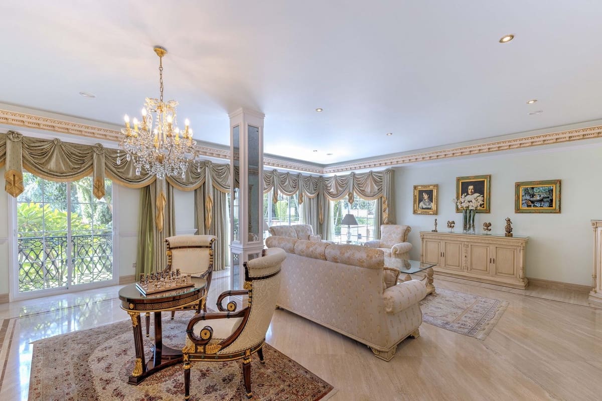 6 bedroom Villa for sale in Golden Mile with pool garage - € 12,500,000 (Ref: 8550764)