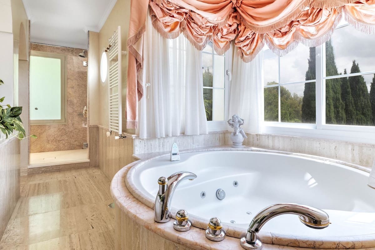 6 bedroom Villa for sale in Golden Mile with pool garage - € 12,500,000 (Ref: 8550764)