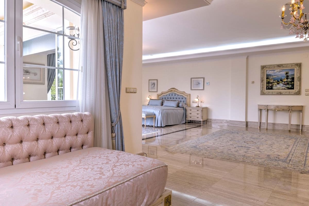 6 bedroom Villa for sale in Golden Mile with pool garage - € 12,500,000 (Ref: 8550764)