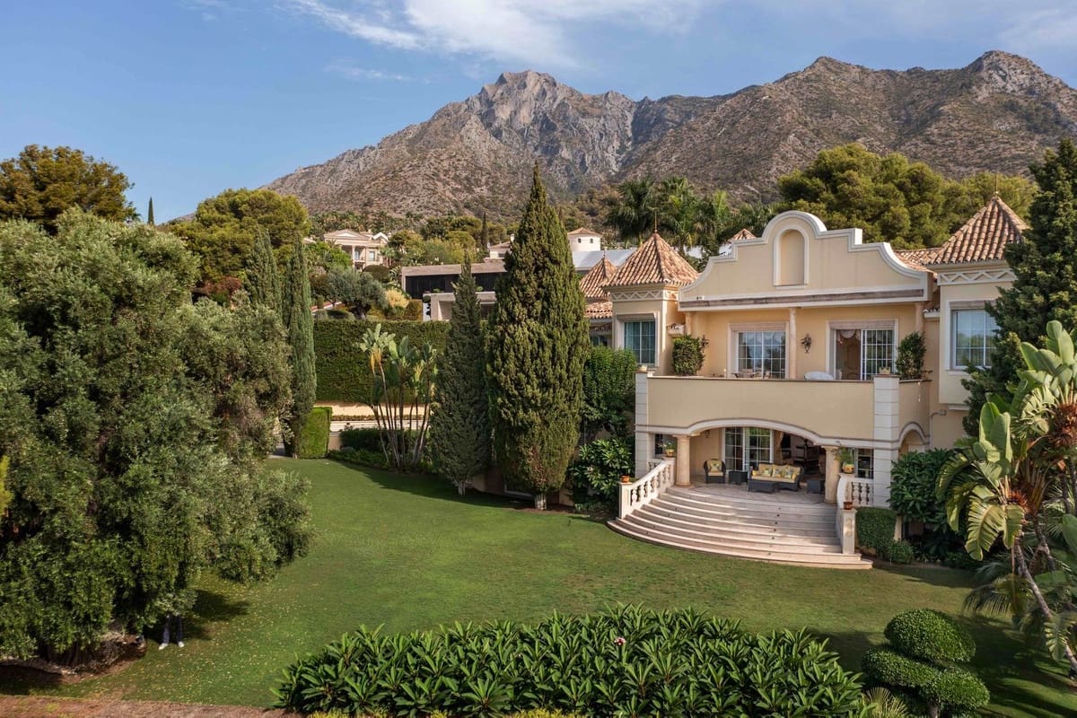 6 bedroom Villa for sale in Golden Mile with pool garage - € 12,500,000 (Ref: 8550764)