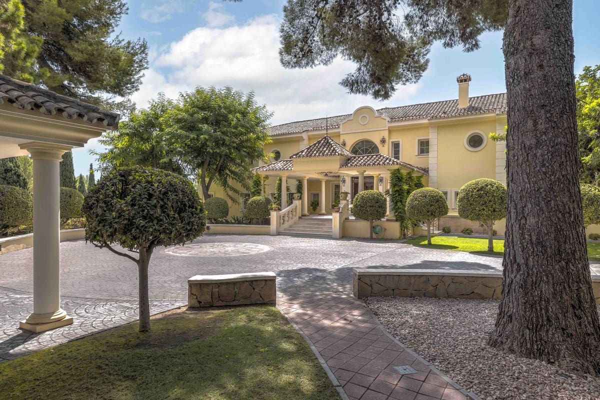6 bedroom Villa for sale in Golden Mile with pool garage - € 12,500,000 (Ref: 8550764)