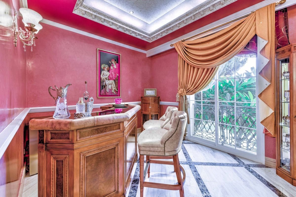 6 bedroom Villa for sale in Golden Mile with pool garage - € 12,500,000 (Ref: 8550764)