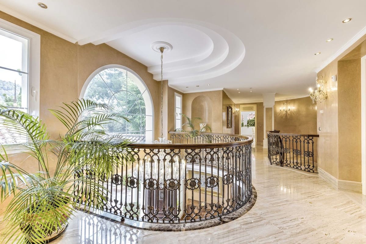 6 bedroom Villa for sale in Golden Mile with pool garage - € 12,500,000 (Ref: 8550764)