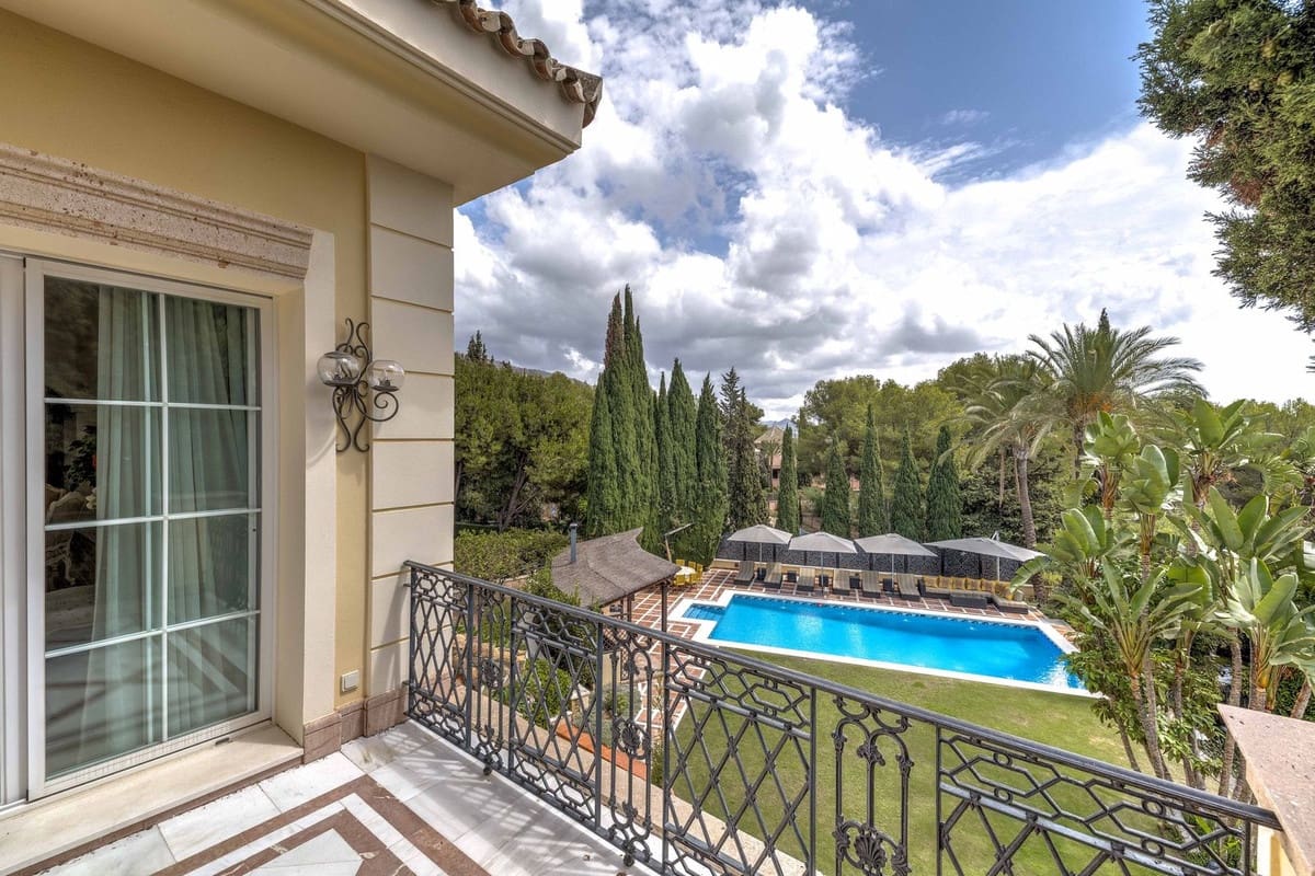 6 bedroom Villa for sale in Golden Mile with pool garage - € 12,500,000 (Ref: 8550764)