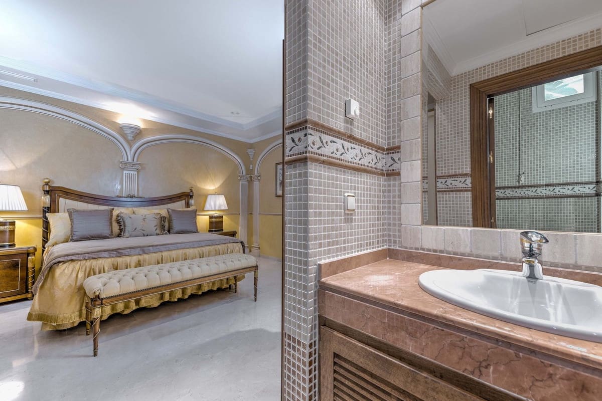 6 bedroom Villa for sale in Golden Mile with pool garage - € 12,500,000 (Ref: 8550764)