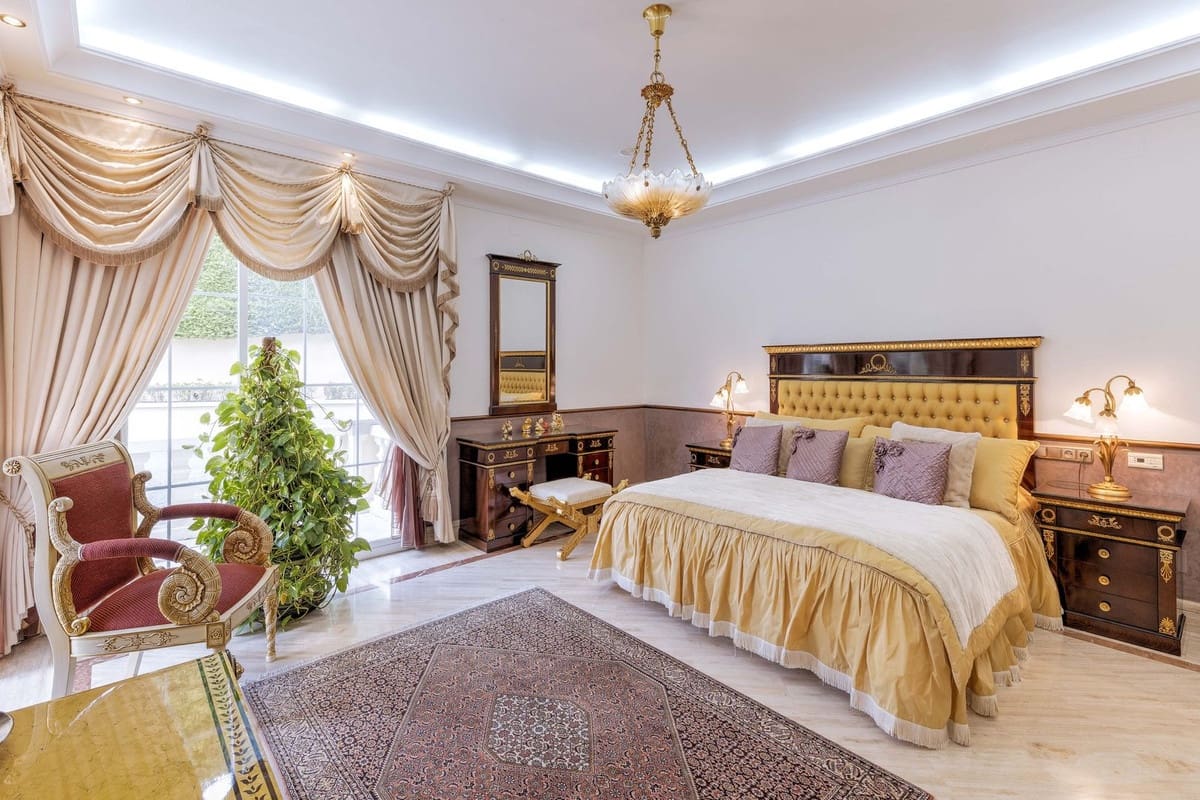 6 bedroom Villa for sale in Golden Mile with pool garage - € 12,500,000 (Ref: 8550764)