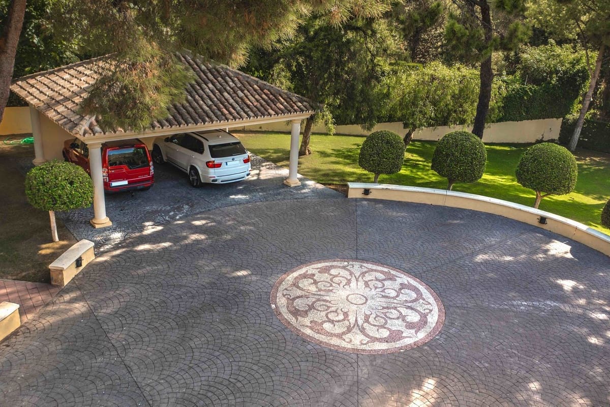 6 bedroom Villa for sale in Golden Mile with pool garage - € 12,500,000 (Ref: 8550764)