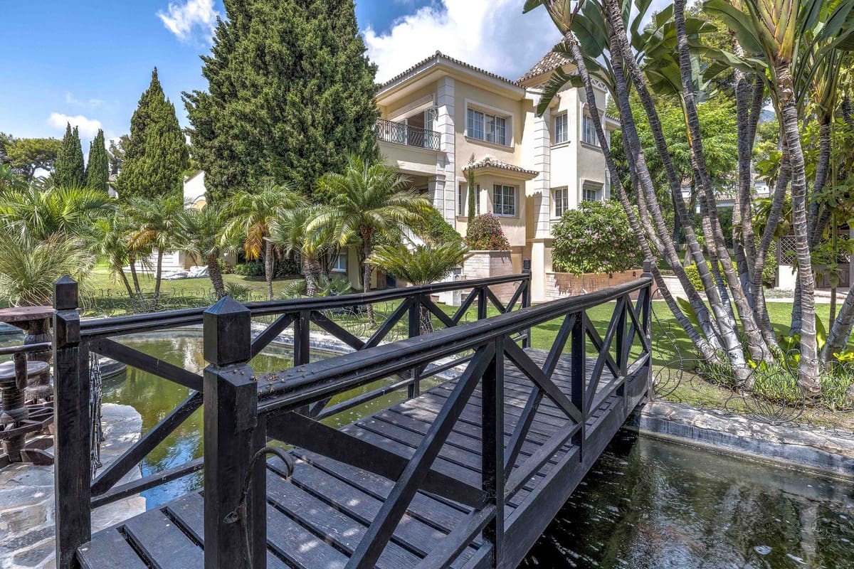 6 bedroom Villa for sale in Golden Mile with pool garage - € 12,500,000 (Ref: 8550764)