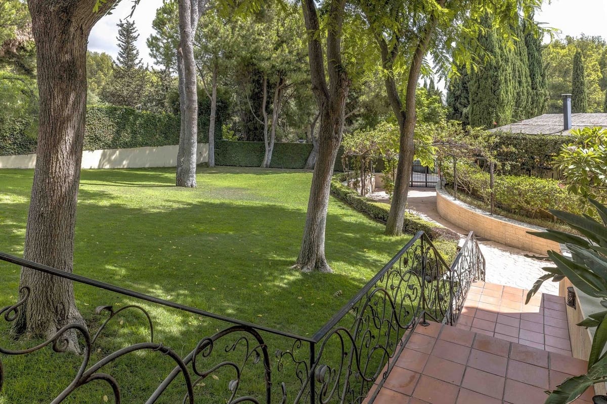 6 bedroom Villa for sale in Golden Mile with pool garage - € 12,500,000 (Ref: 8550764)