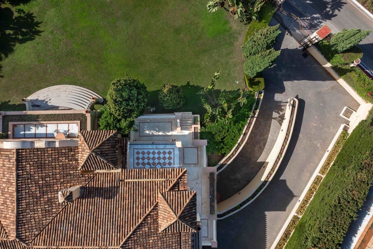 6 bedroom Villa for sale in Golden Mile with pool garage - € 12,500,000 (Ref: 8550764)