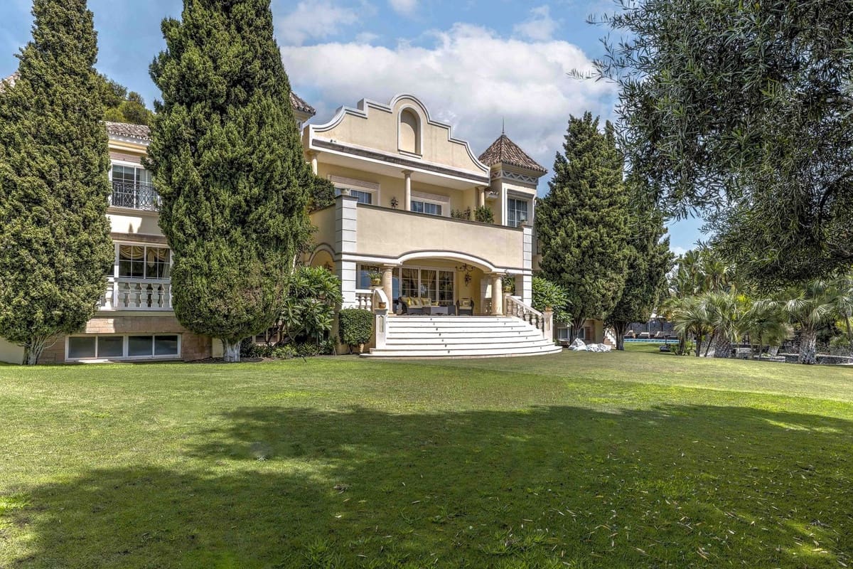 6 bedroom Villa for sale in Golden Mile with pool garage - € 12,500,000 (Ref: 8550764)