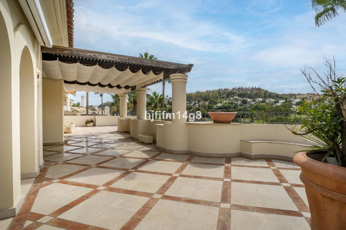 3 soveværelse Studio til salg i Nueva Andalucia med swimmingpool - € 2.675.000 (Ref: 8550769)