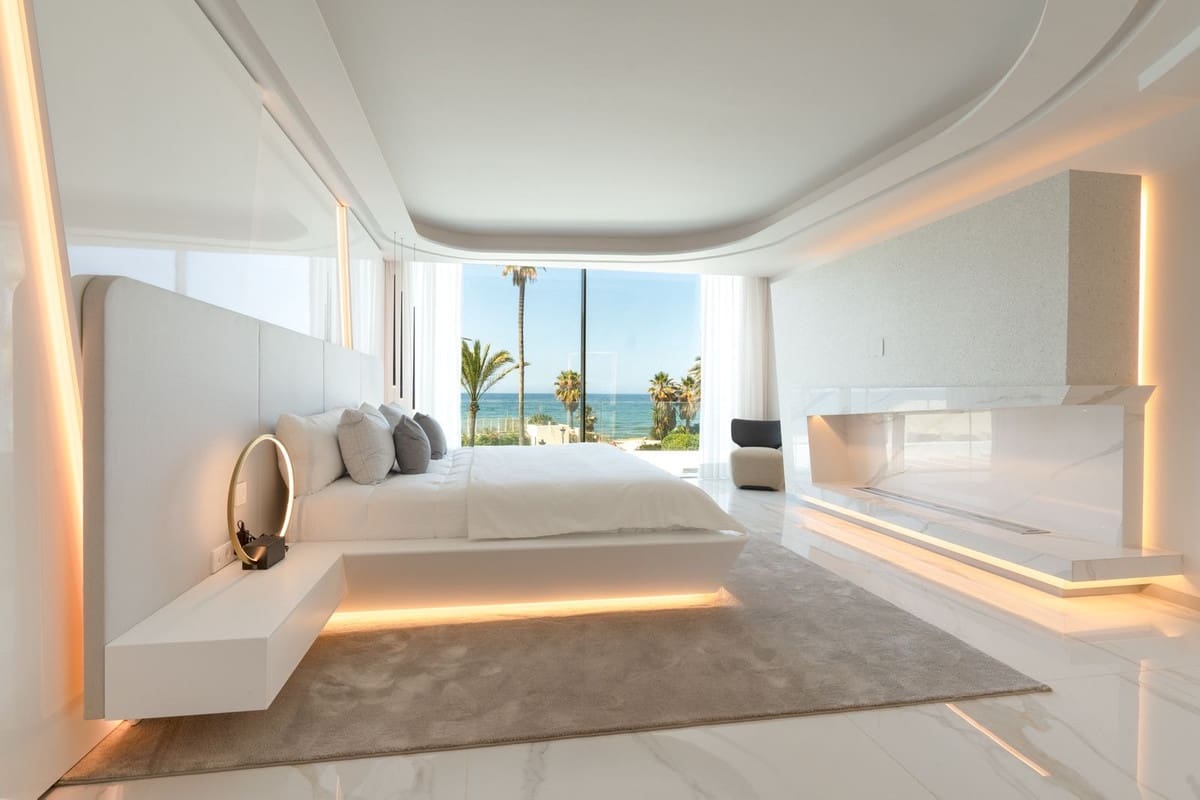 6 sypialnia Willa na sprzedaż w Los Monteros z basenem garażem - 12 500 000 € (Ref: 8550774)