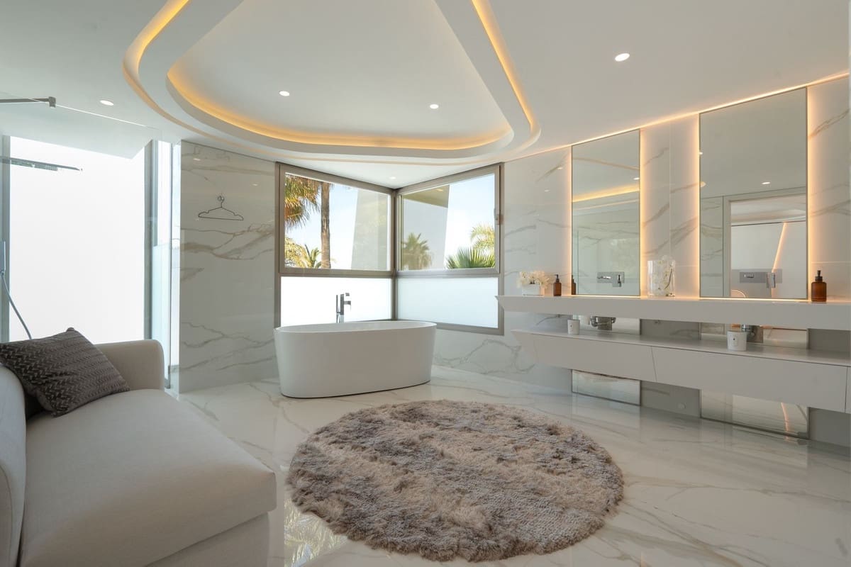 6 sypialnia Willa na sprzedaż w Los Monteros z basenem garażem - 12 500 000 € (Ref: 8550774)