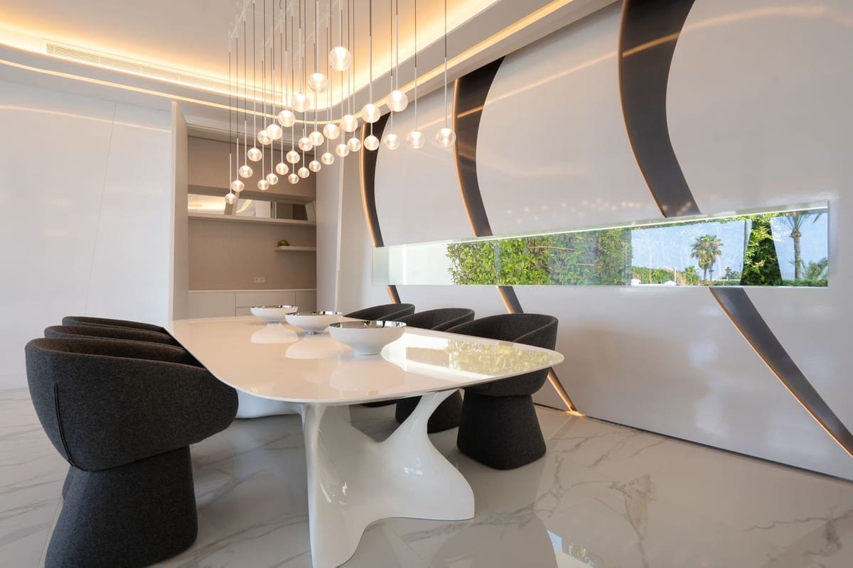 6 sypialnia Willa na sprzedaż w Los Monteros z basenem garażem - 12 500 000 € (Ref: 8550774)