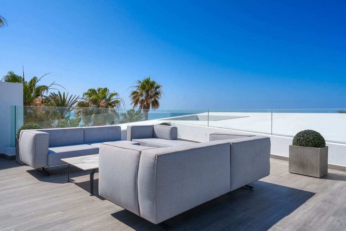 6 sypialnia Willa na sprzedaż w Los Monteros z basenem garażem - 12 500 000 € (Ref: 8550774)