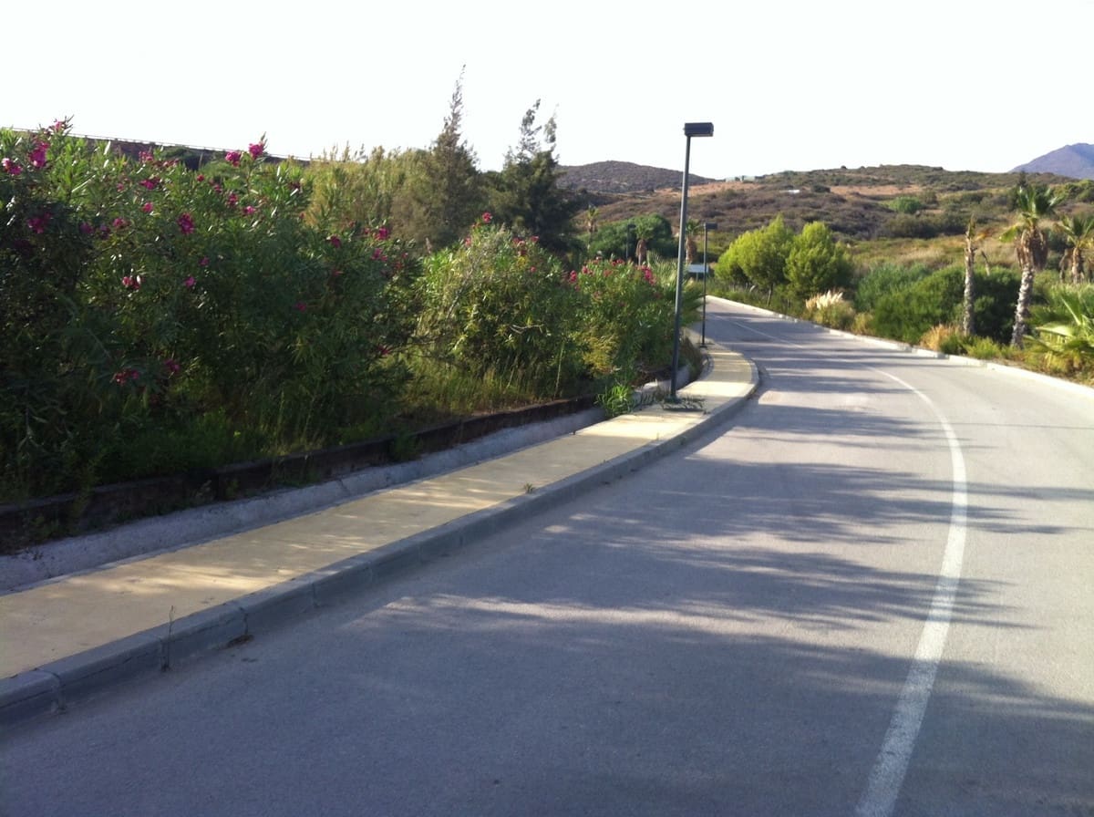 Mark till salu i Estepona - 25 000 000 € (Ref: 8550827)