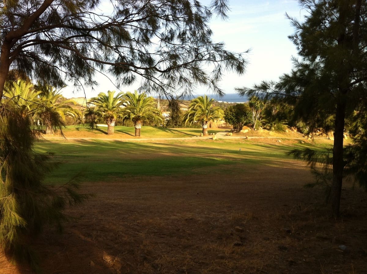 Mark till salu i Estepona - 25 000 000 € (Ref: 8550827)