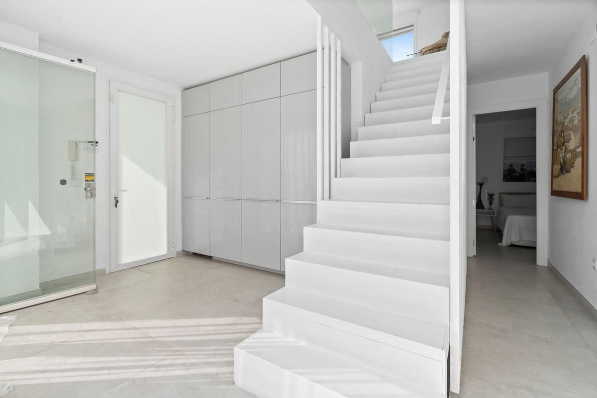 3 bedroom Villa for sale in Marbesa with pool garage - € 1,595,000 (Ref: 8552080)