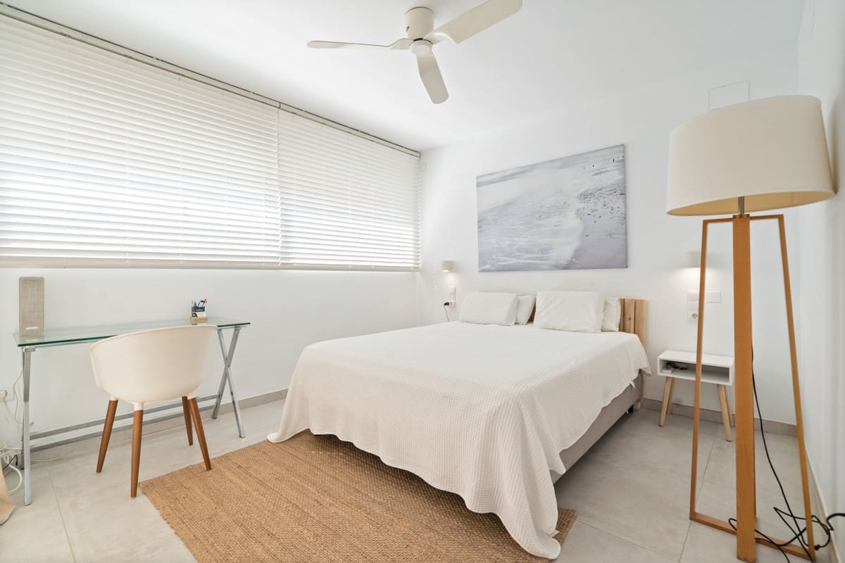 3 bedroom Villa for sale in Marbesa with pool garage - € 1,595,000 (Ref: 8552080)