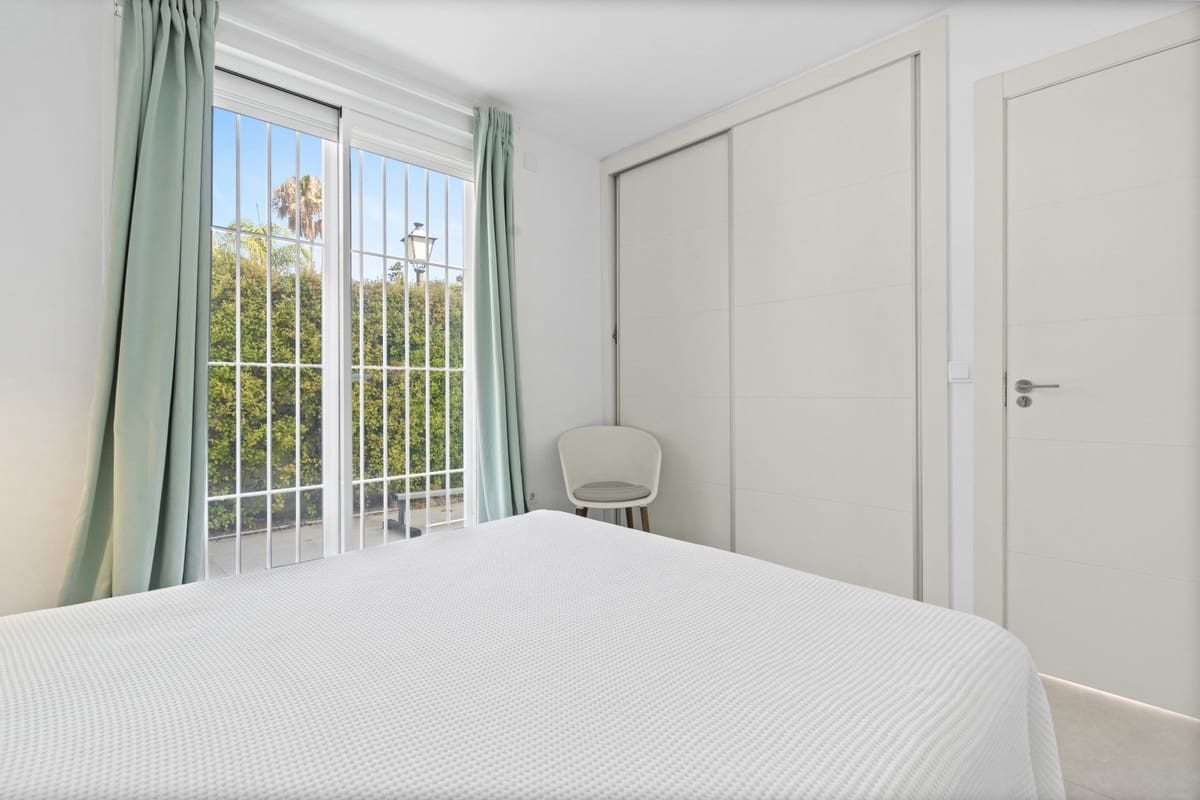 3 bedroom Villa for sale in Marbesa with pool garage - € 1,595,000 (Ref: 8552080)