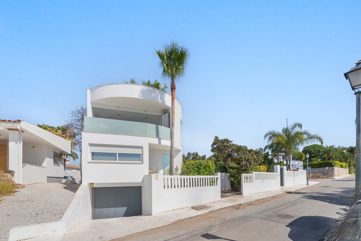 3 bedroom Villa for sale in Marbesa with pool garage - € 1,595,000 (Ref: 8552080)