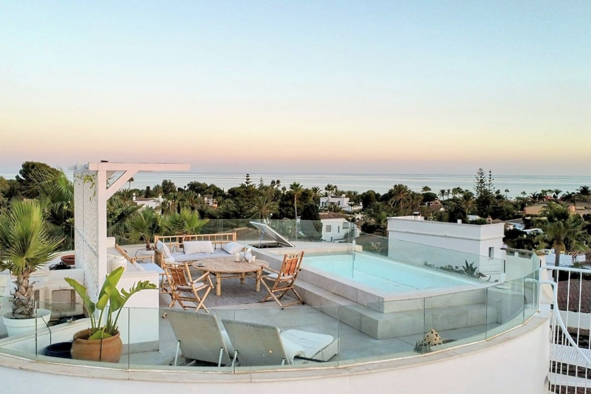 3 bedroom Villa for sale in Marbesa with pool garage - € 1,595,000 (Ref: 8552080)