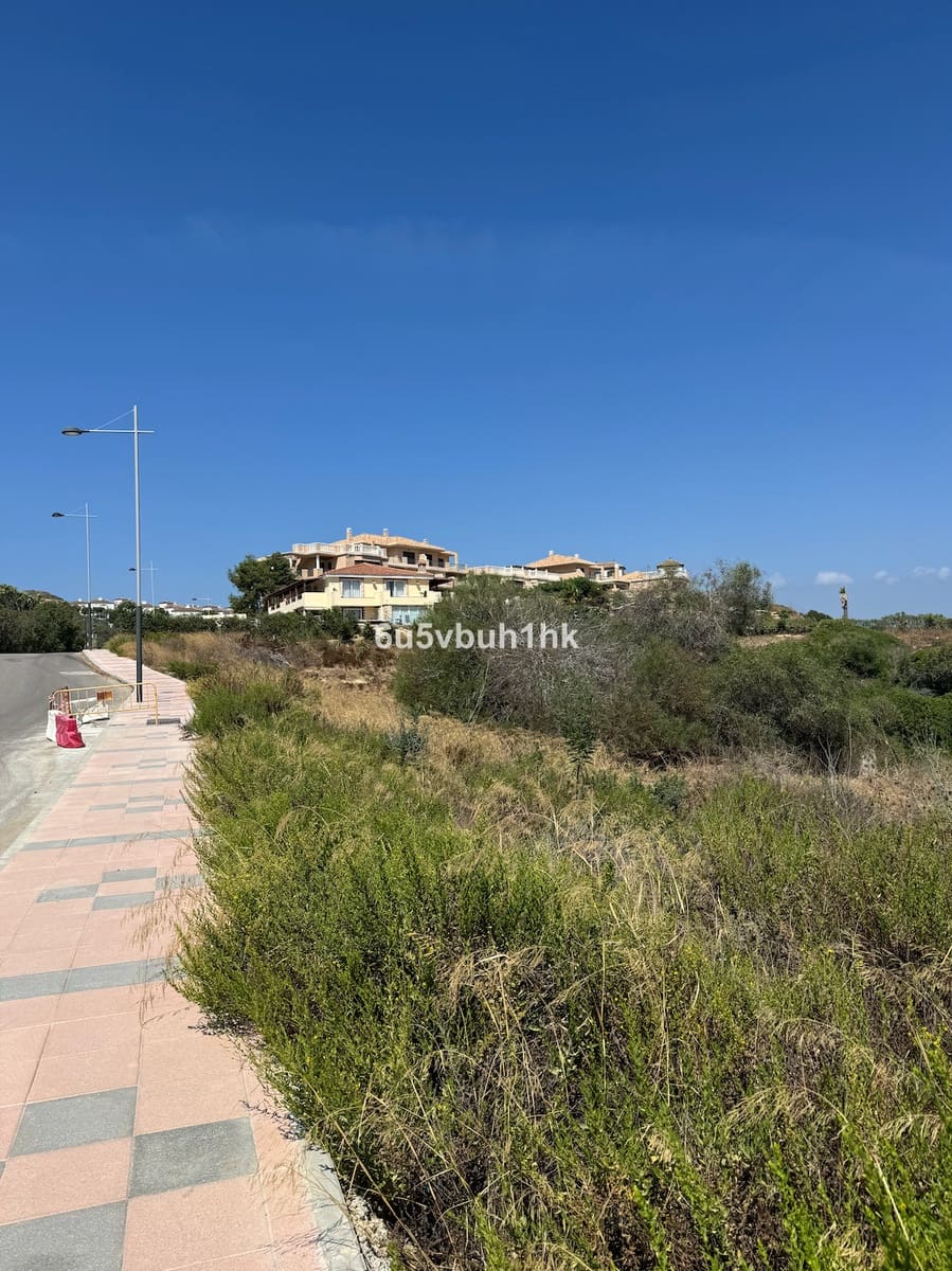 Grunde uden byggetilladelser til salg i Manilva - € 4.500.000 (Ref: 8566328)