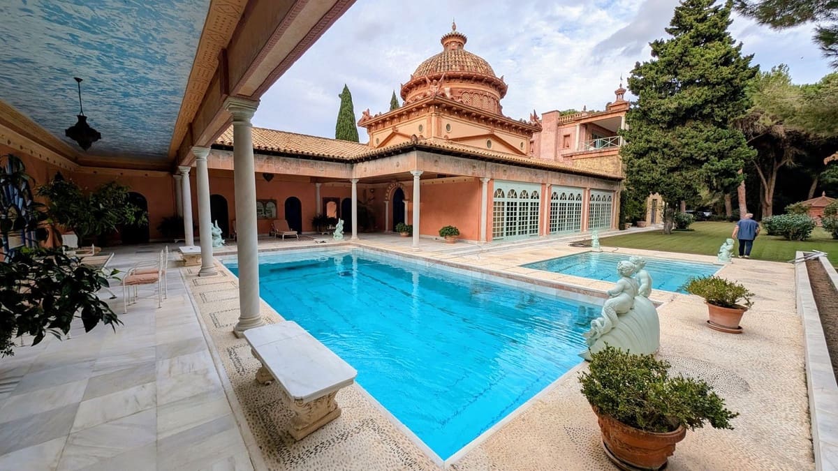 16 slaapkamer Commercieel te koop in San Roque met zwembad garage - € 20.000.000 (Ref: 8579566)