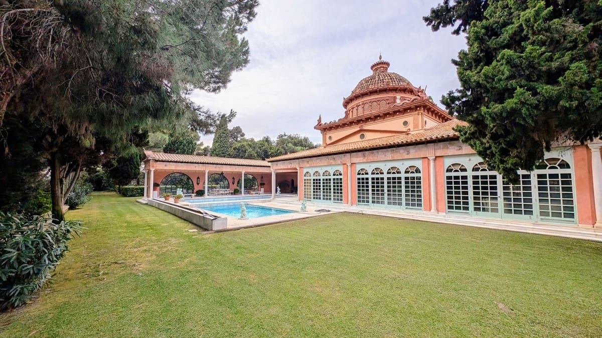 16 slaapkamer Commercieel te koop in San Roque met zwembad garage - € 20.000.000 (Ref: 8579566)