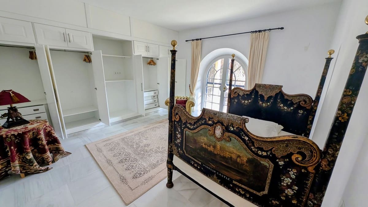 16 slaapkamer Commercieel te koop in San Roque met zwembad garage - € 20.000.000 (Ref: 8579566)