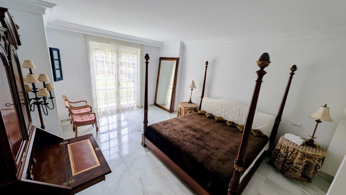 16 slaapkamer Commercieel te koop in San Roque met zwembad garage - € 20.000.000 (Ref: 8579566)