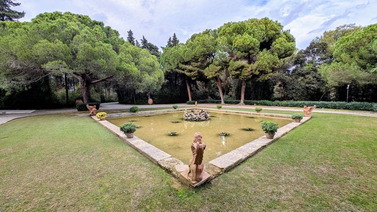 16 slaapkamer Commercieel te koop in San Roque met zwembad garage - € 20.000.000 (Ref: 8579566)