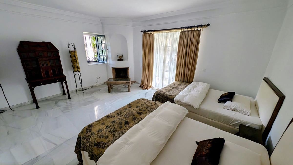 16 slaapkamer Commercieel te koop in San Roque met zwembad garage - € 20.000.000 (Ref: 8579566)