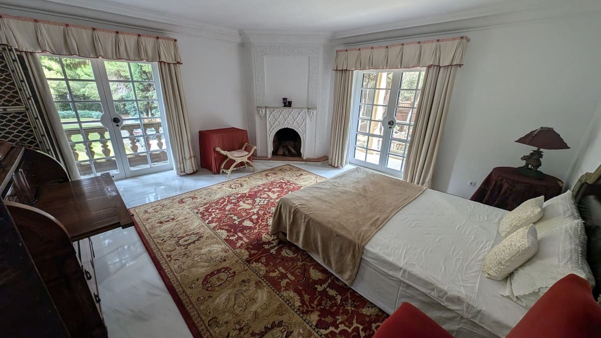 16 slaapkamer Commercieel te koop in San Roque met zwembad garage - € 20.000.000 (Ref: 8579566)