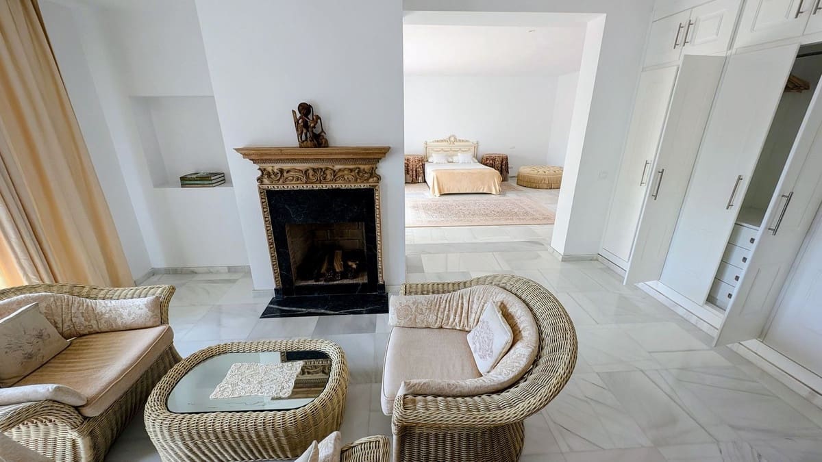 16 slaapkamer Commercieel te koop in San Roque met zwembad garage - € 20.000.000 (Ref: 8579566)