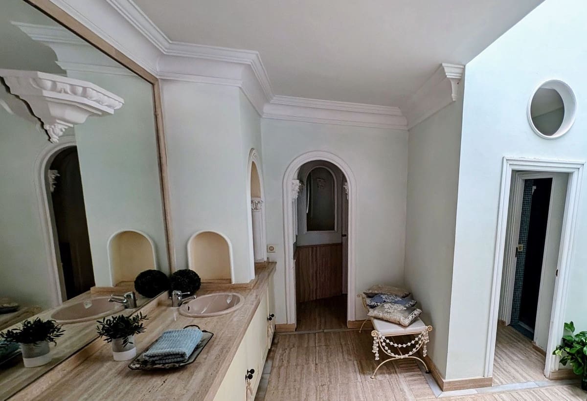 16 slaapkamer Commercieel te koop in San Roque met zwembad garage - € 20.000.000 (Ref: 8579566)