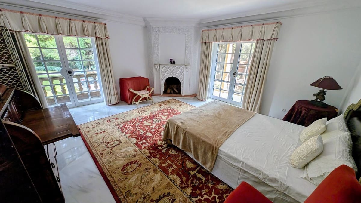 16 slaapkamer Commercieel te koop in San Roque met zwembad garage - € 20.000.000 (Ref: 8579566)