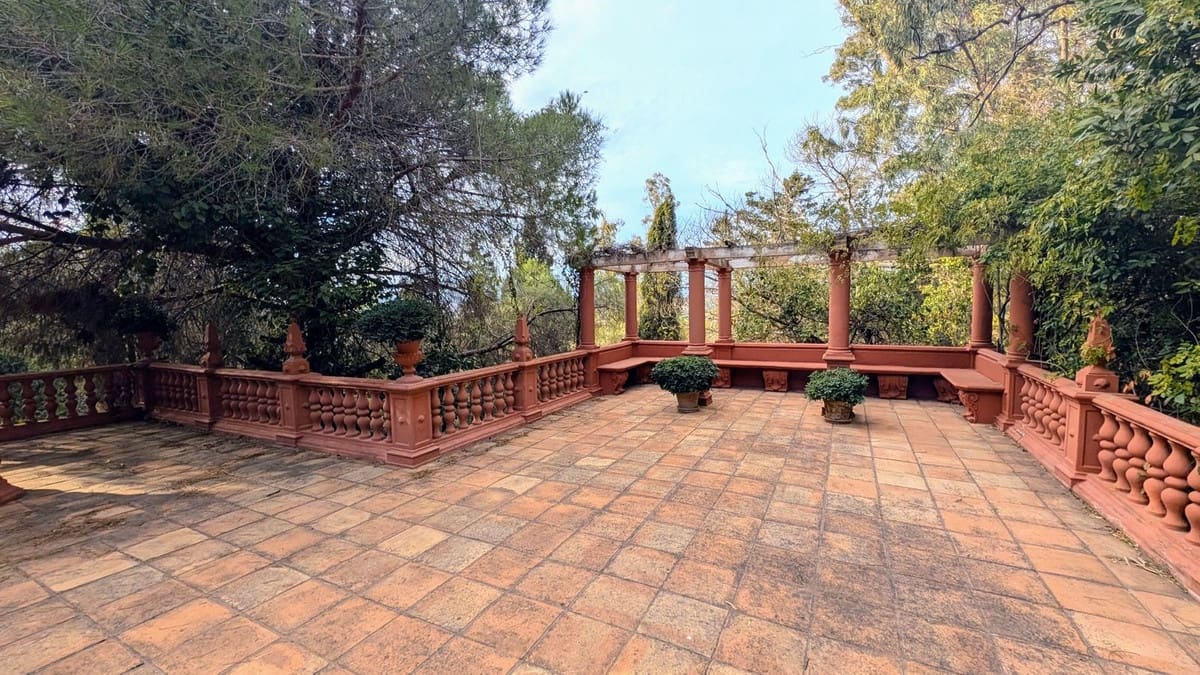 16 slaapkamer Commercieel te koop in San Roque met zwembad garage - € 20.000.000 (Ref: 8579566)