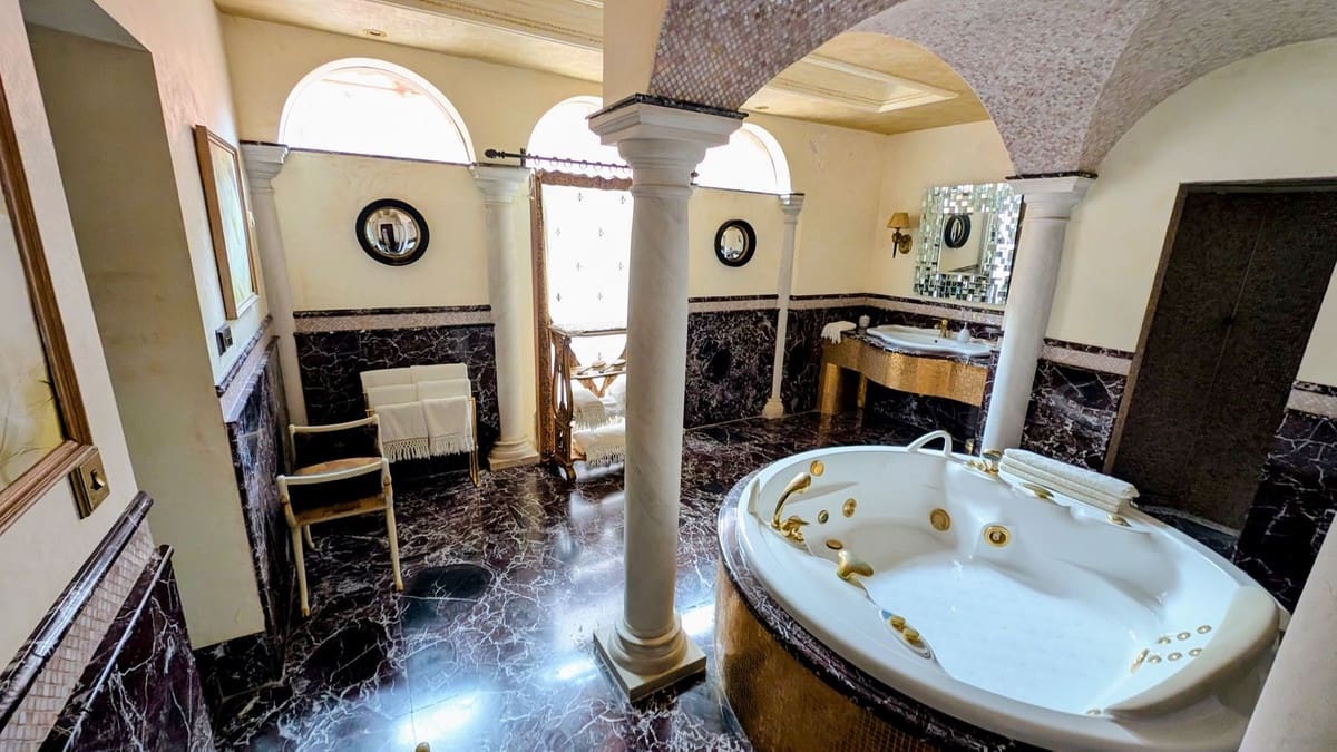 16 slaapkamer Commercieel te koop in San Roque met zwembad garage - € 20.000.000 (Ref: 8579566)